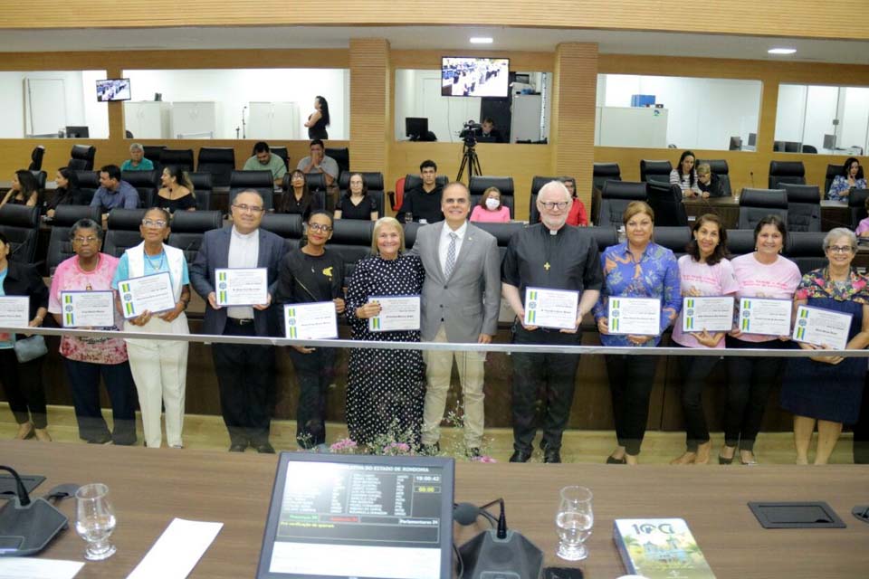 Alan Queiroz entrega votos de louvor a membros da Arquidiocese de Porto Velho e do Instituto Maria Auxiliadora