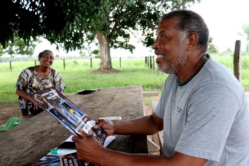 Revista que retrata cultura de comunidade de remanescentes quilombolas é distribuída em Pimenteiras do Oeste