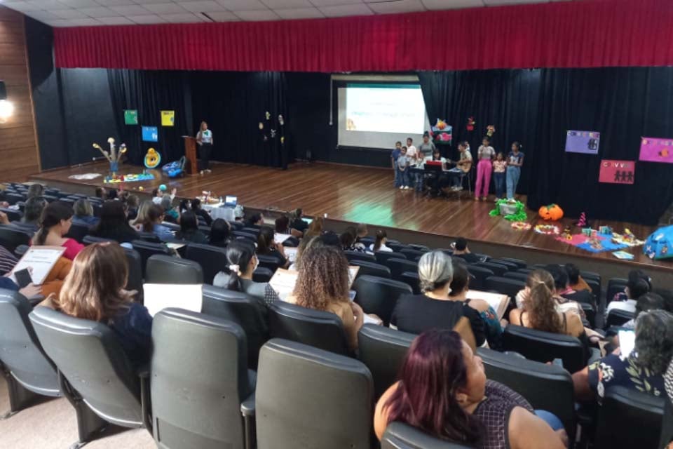 Professores da educação infantil recebem formação em encontro promovido pela Prefeitura de Porto Velho