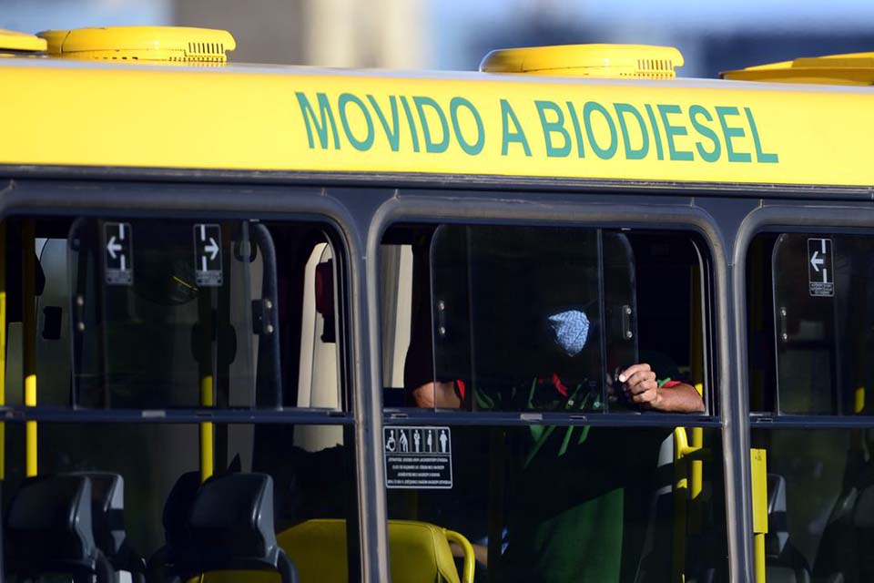 DF adia a obrigatoriedade do uso de máscaras em transporte público