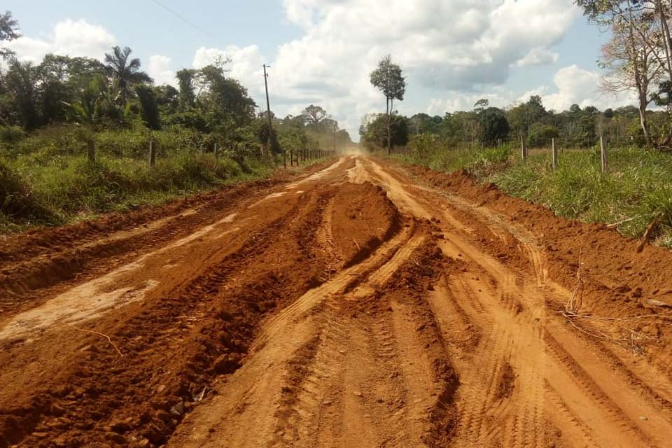 Prefeitura começa trabalhos de recuperação de vias urbanas e rurais em Extrema