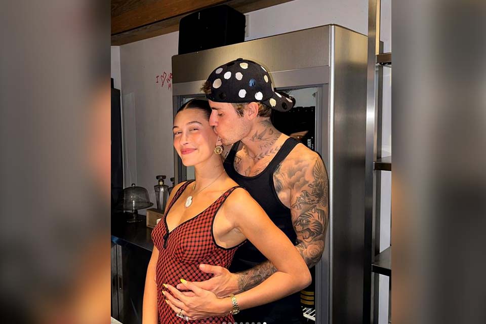 Hailey e Justin Bieber levantam suspeitas de gravidez com foto sugestiva