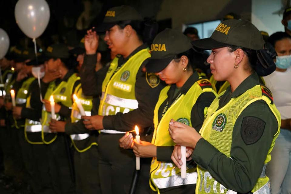 Ataque com explosivos deixa sete policiais mortos na Colômbia