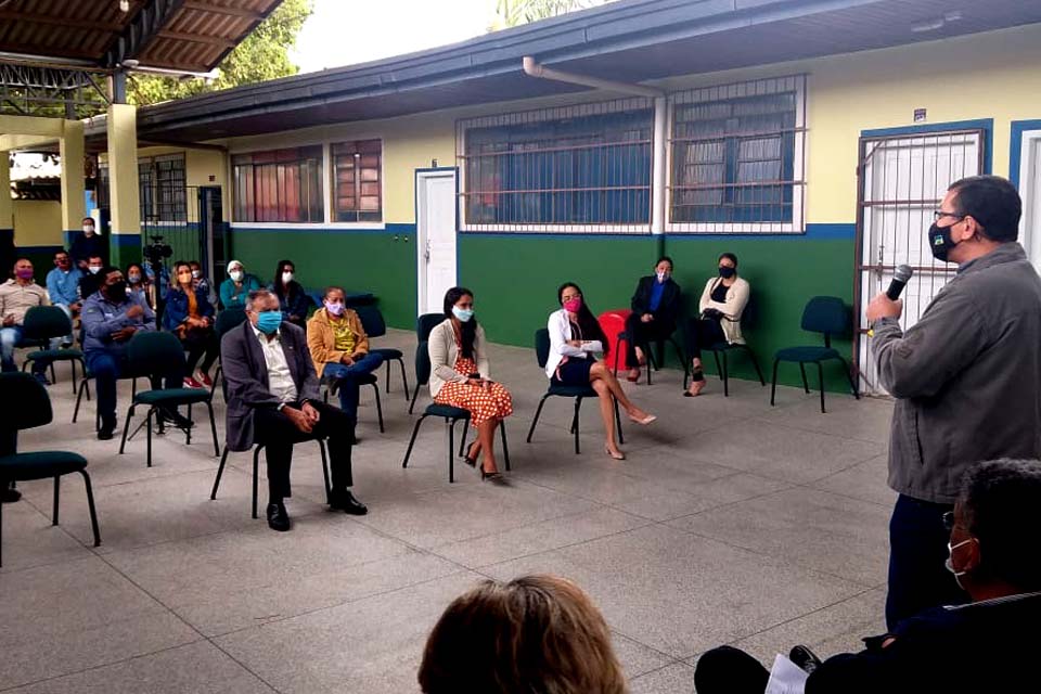 Governador Marcos Rocha visita escola em Ji-Paraná e  professores apresentam nova estrutura da unidade