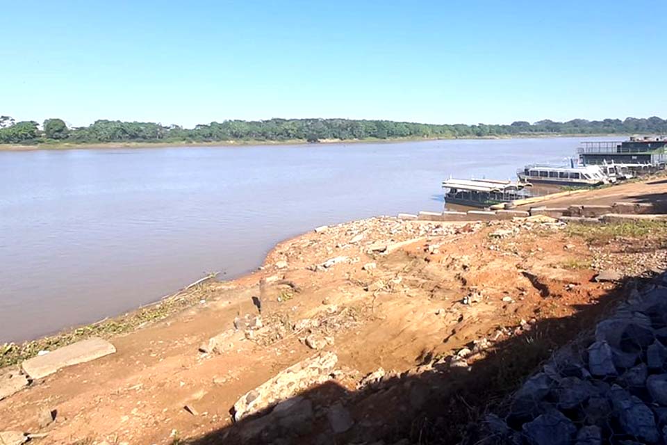 Com baixo nível do Rio Mamoré, Defesa Civil faz alerta no município