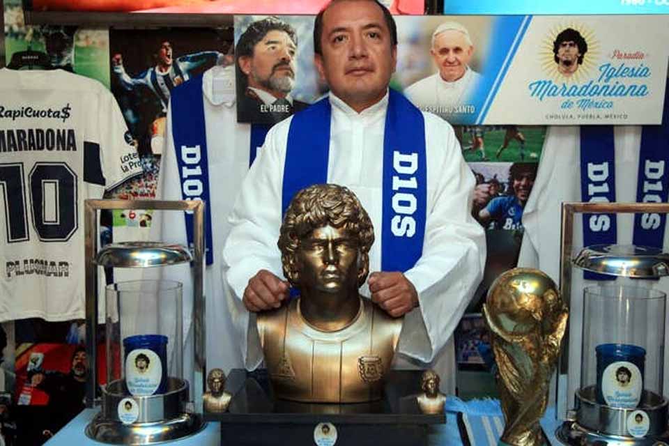 Grupo religioso devoto de Maradona realiza seu primeiro batismo no México