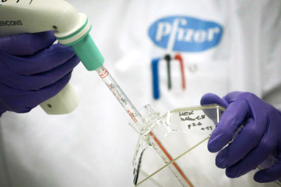  Pfizer testa medicamento contra a covid-19 em brasileiros