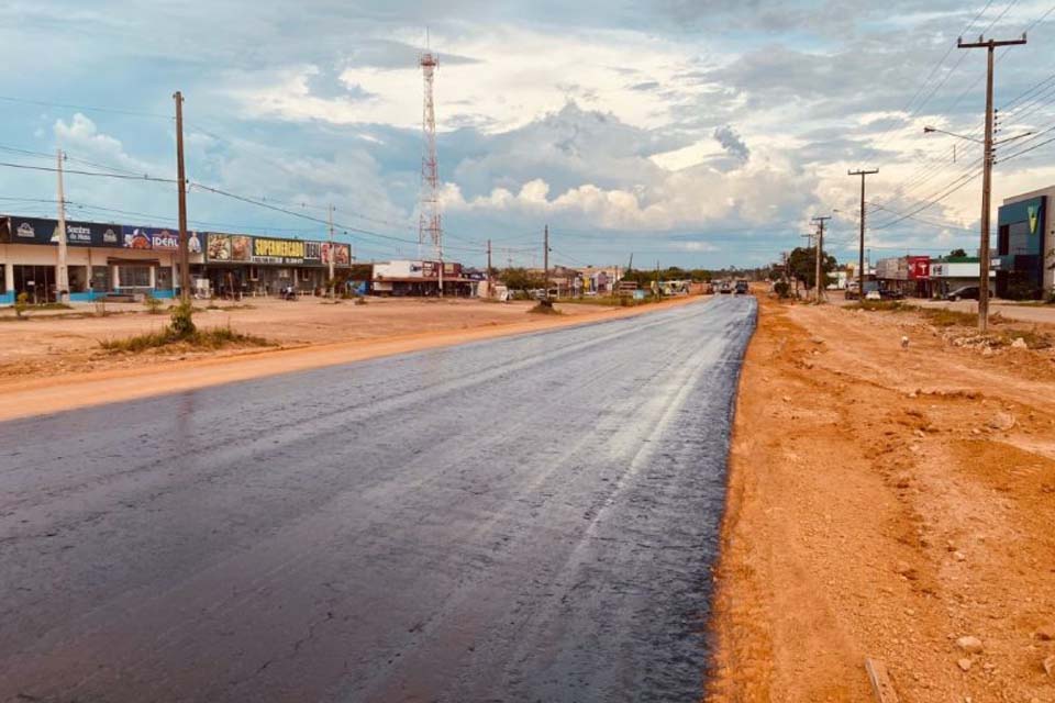 Revitalização de vias públicas e iluminação são investimentos realizados pelo Governo