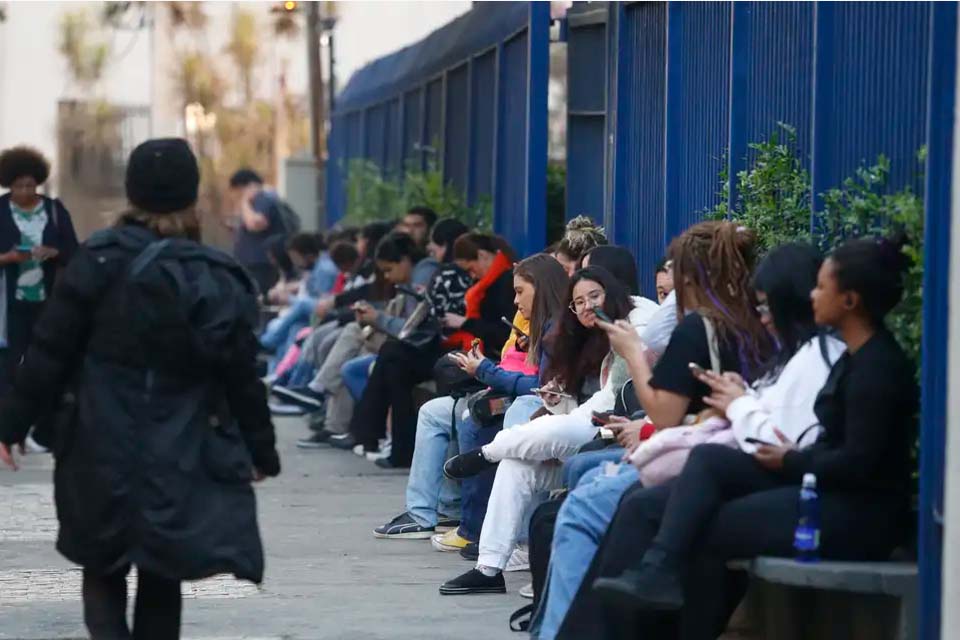 Brasileiros adultos com ensino superior completo chegam a 18,4%