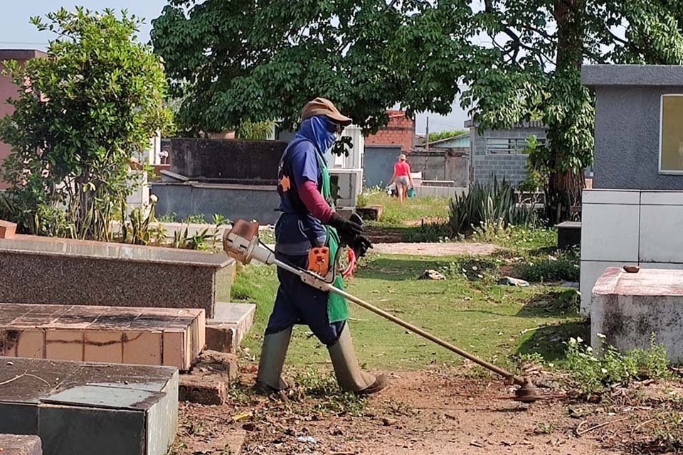 Prefeitura inicia limpeza em cemitérios de Ji-Paraná; ação iniciou no 2º distrito