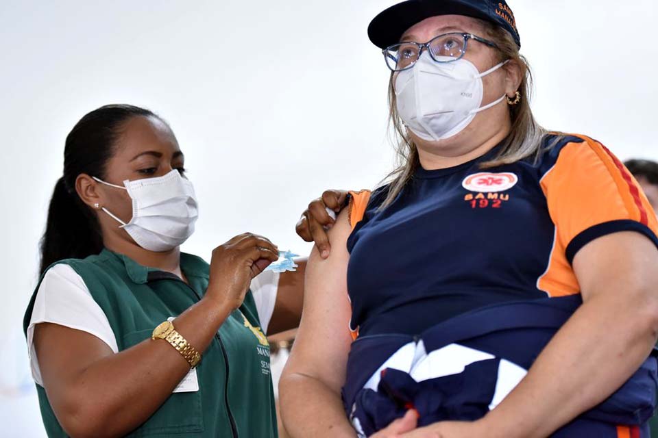 Manaus aguarda definição de grupos prioritários para retomar vacinação