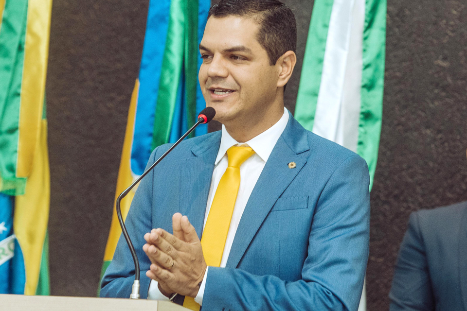 Deputado Cássio Gois garante R$ 2 milhões para ressonâncias magnéticas em Cacoal