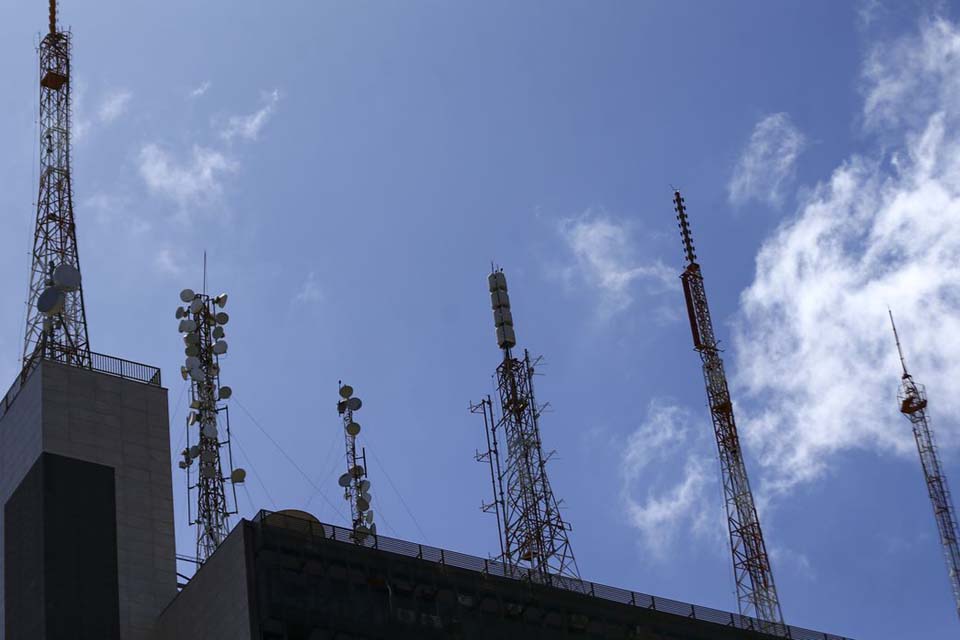 Anatel debate simplificação das regras de telecomunicações