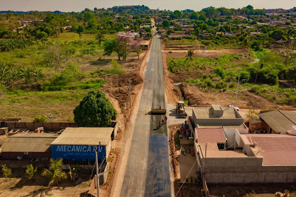 Rua Goiás no trecho entre a Rio Grande do Sul e Osvaldo Cruz no setor 03 é contemplada com asfalto novo