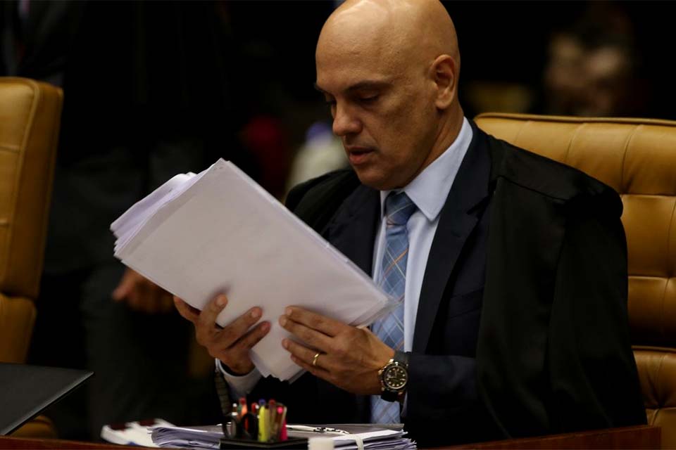 Moraes autoriza PF a marcar depoimento de presidente