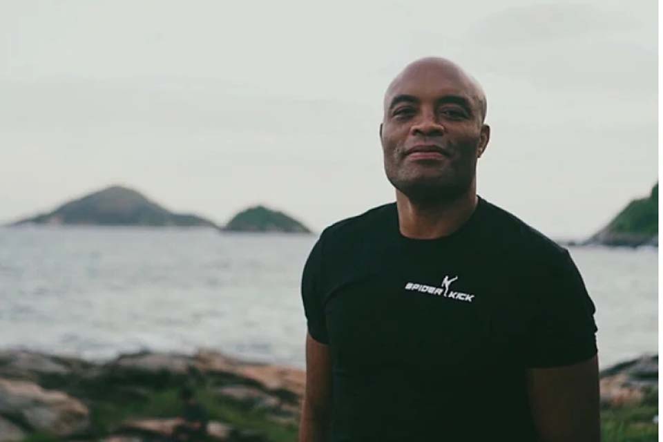 Anderson Silva diz que opiniões de Dana White sobre luta incomodam: 'Nunca lutou MMA na vida'