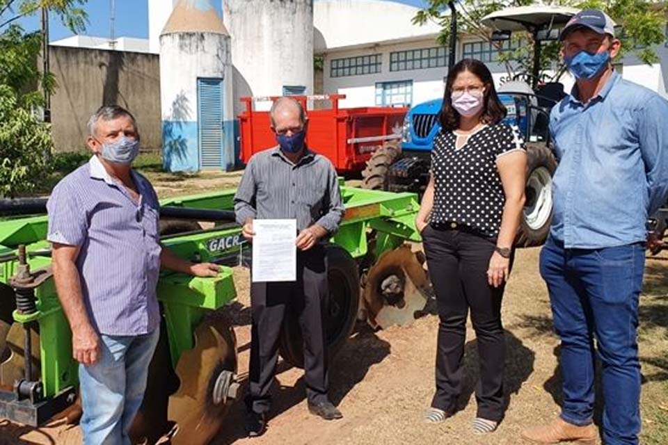 Semgri entrega equipamentos para associações rurais do município