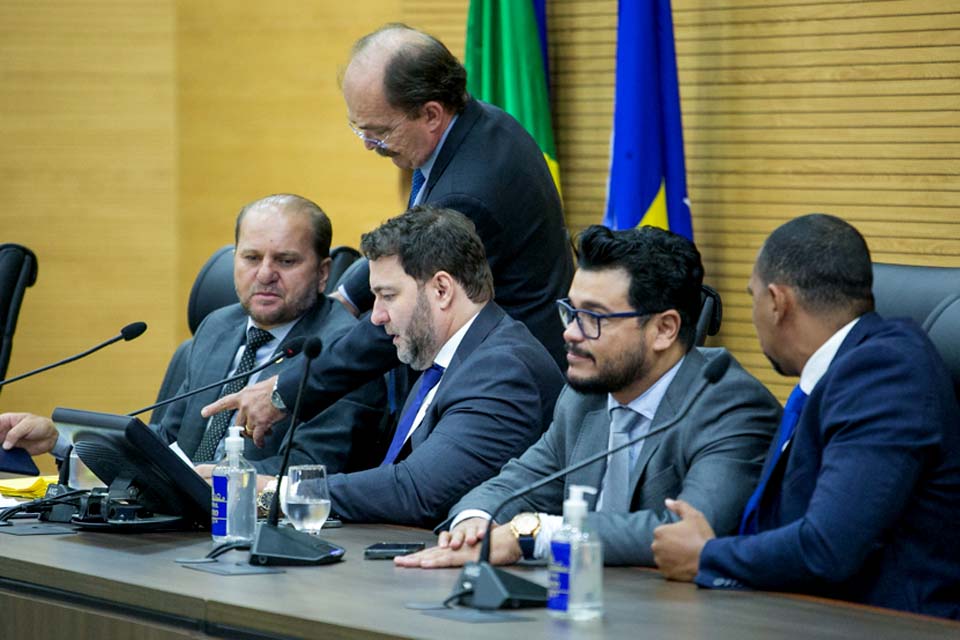 Deputados Estaduais votam projetos em sessões; população pode acessar proposições por meio do Sapl