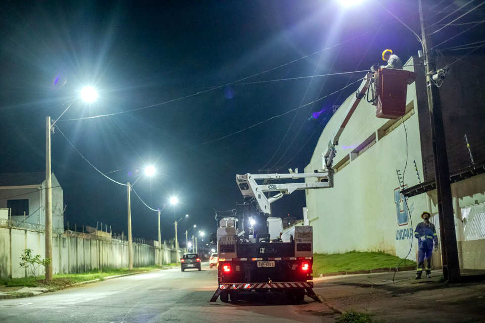 Período chuvoso atrasa serviços de iluminação pública em Porto Velho 