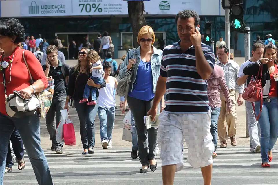 Desemprego cai para 6,9%, menor índice do trimestre desde 2014