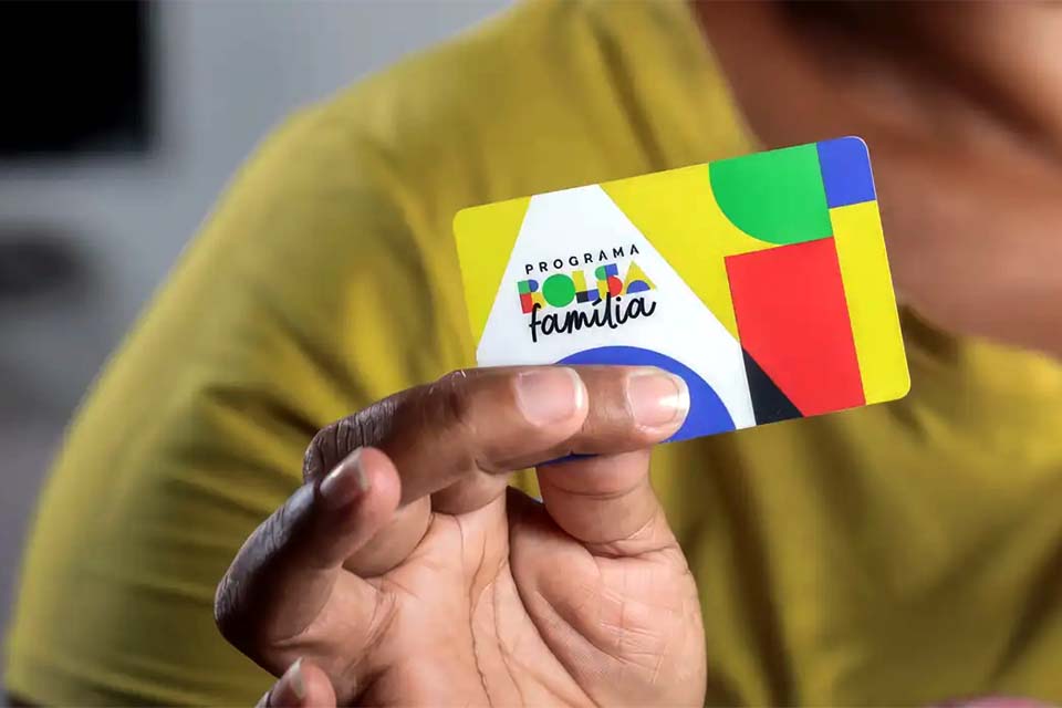 Caixa paga novo Bolsa Família a beneficiários com Número de Inscrição Social de final 3