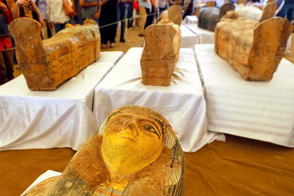 Egito apresenta sarcófagos de 3.000 anos