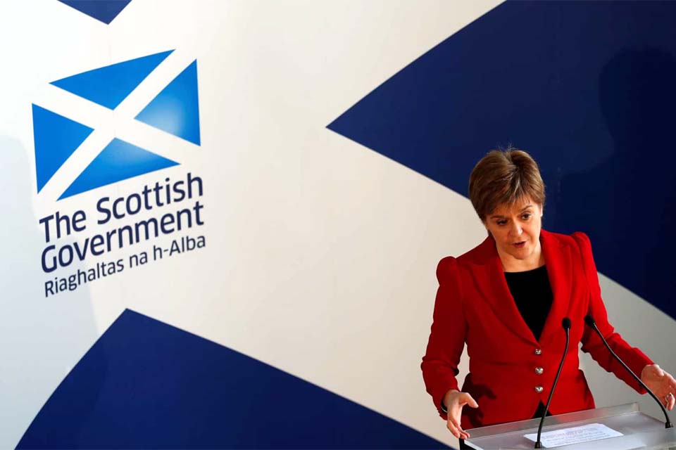 Sturgeon quer definir até maio data de referendo sobre independência