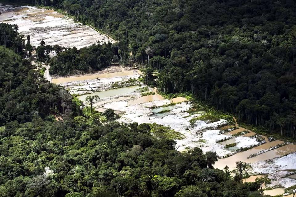 Força-Tarefa de Segurança Pública Ambiental destrói dez garimpos ilegais na Amazônia