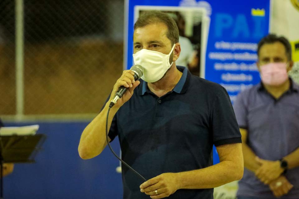 Poliesportivo do bairro Nacional é reinaugurado e ganha nome de desportista; Hildon chaves destaca justa homenagem