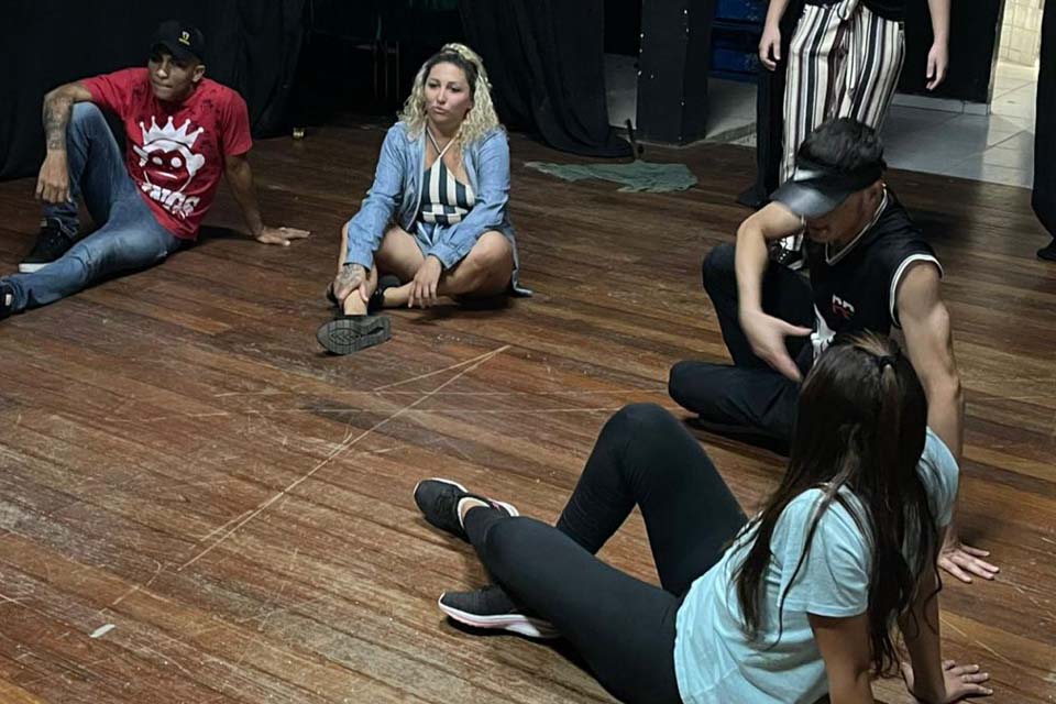 Sejucel realiza mini clínica de dança com jovens e adolescentes da região Central