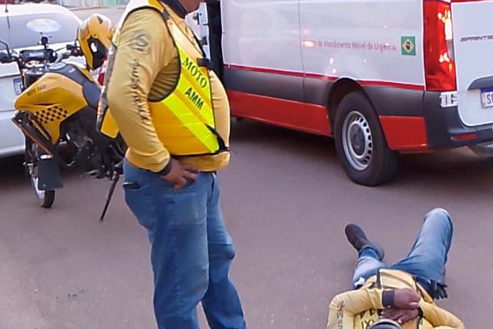 Mototaxista fica ferido após ser atingido por carro no bairro Lagoa