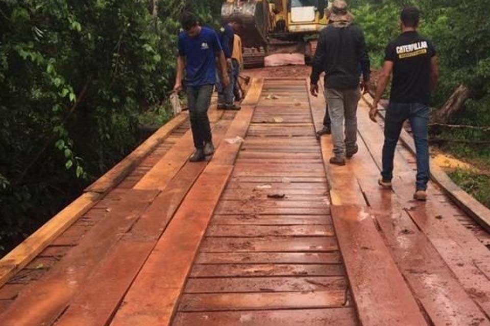 Semusp recupera ponte no setor Marta Regina 