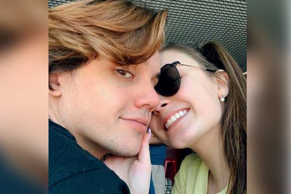 Larissa Manoela e Léo Cidade comemoram aniversário de namoro