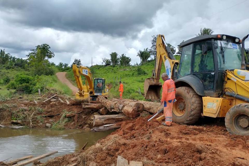 DER trabalha na restauração de pontes de madeira na Rodovia 144