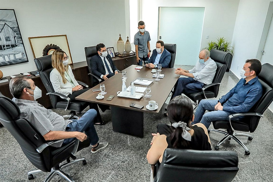 Deputados discutem setor mineral com membros da Companhia de Pesquisa de Recursos Minerais