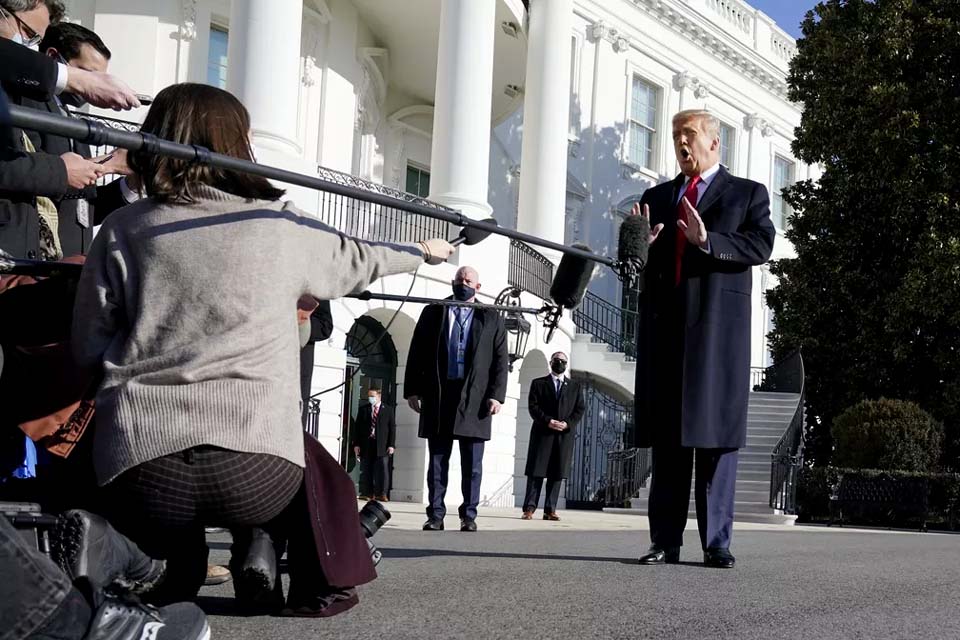 Republicanos passam a apoiar impeachment de Trump antes de julgamento na Câmara dos EUA