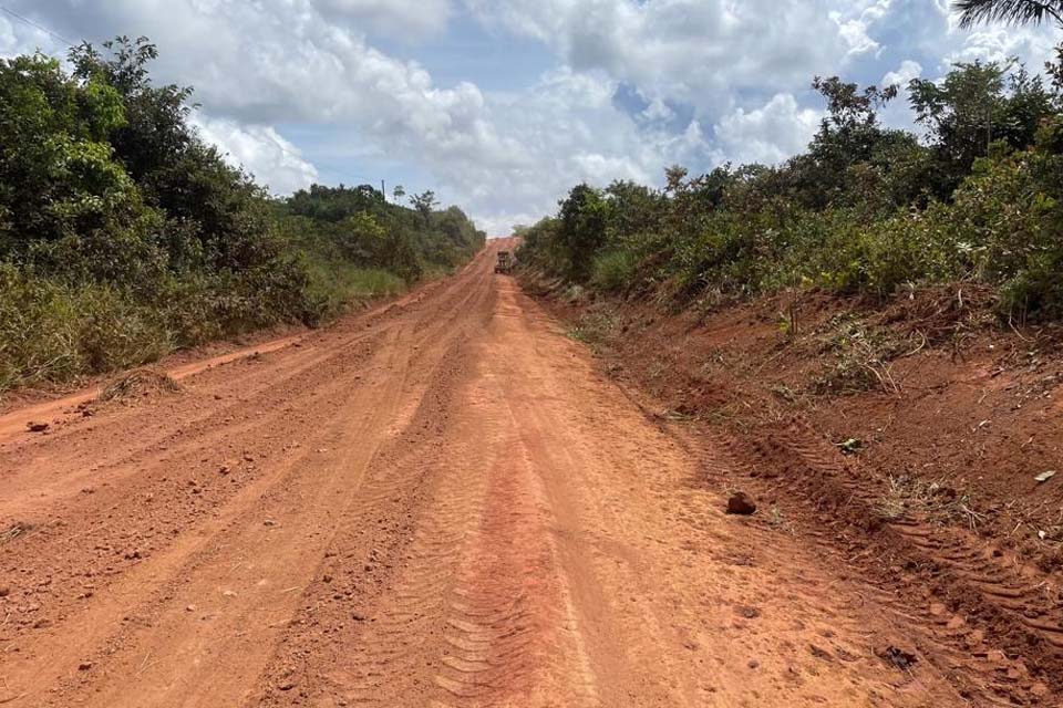 Trabalho de recuperação das estradas rurais do município de Porto Velho é intensificado