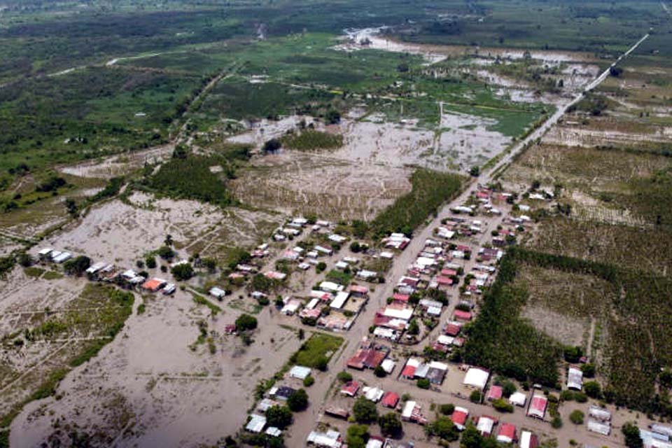 Inundações arrasam região agropecuária da Venezuela