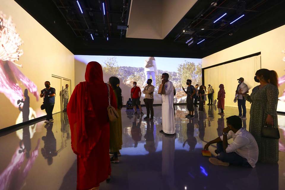 Expo: brasileiros se sentem em casa em pavilhões de língua portuguesa