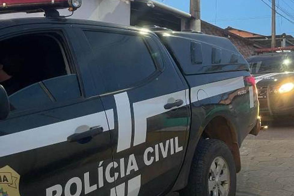 Denarc apreende drogas e arma em casa de traficante na zona norte