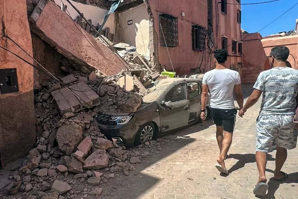 Número de mortes em terremoto no Marrocos se aproxima de 3 mil