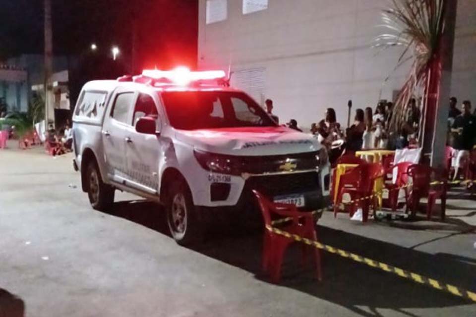 Homem é alvejado a tiros durante festa Junina em distribuidora