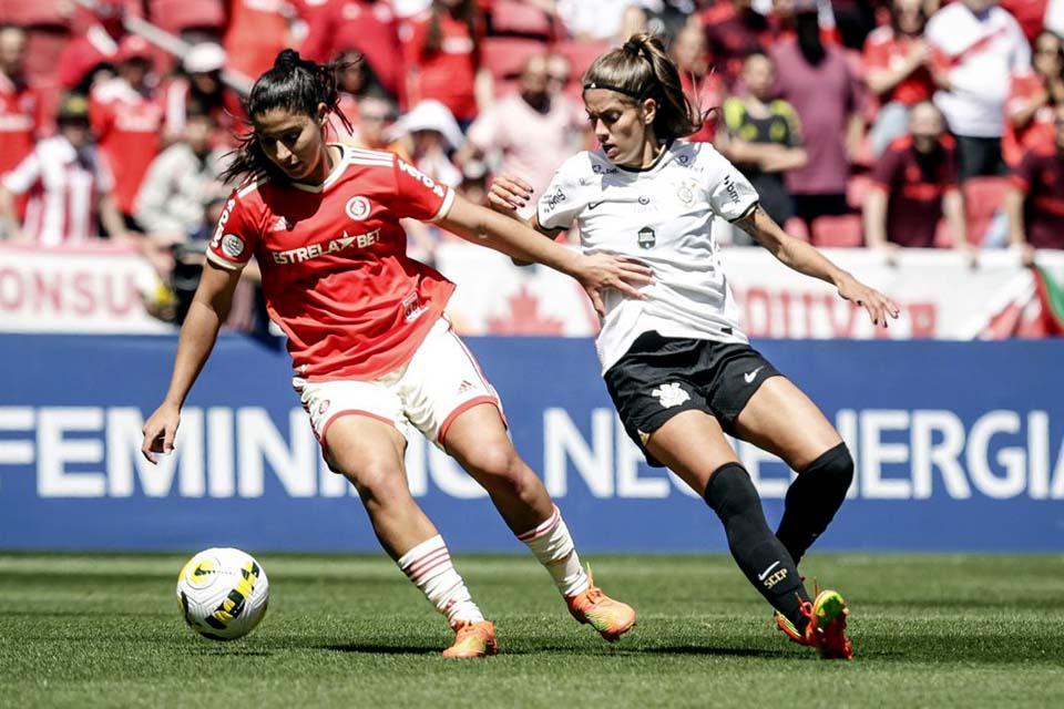 Corinthians e Internacional decidem título do Brasileiro Feminino