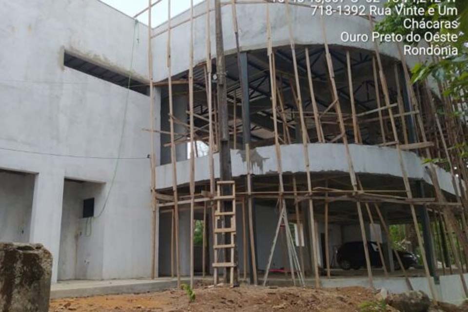 Construção do Mirante do Morro Chico Mendes em Ouro Preto do Oeste entra na reta final