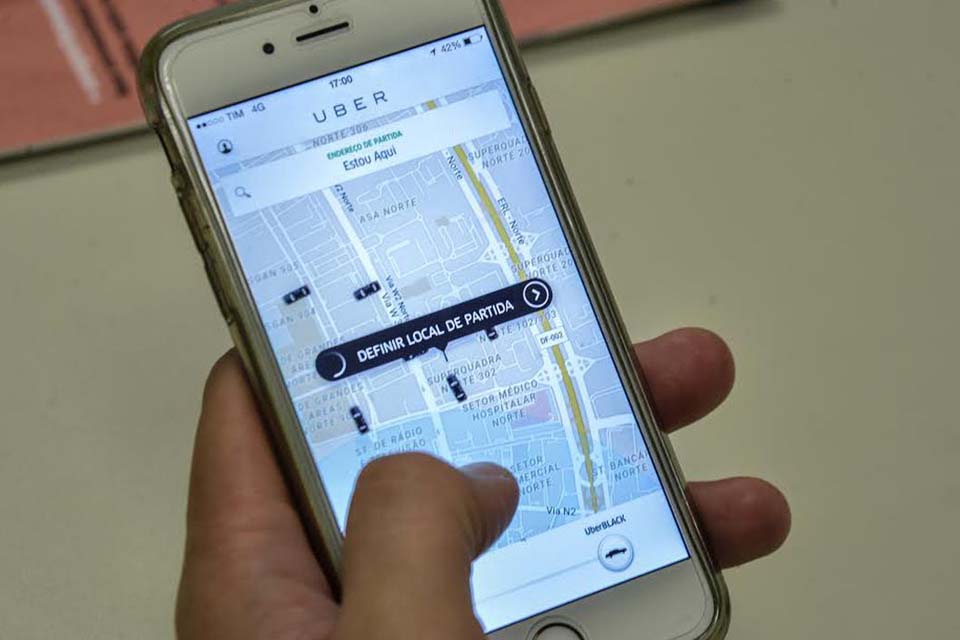 Justiça do Trabalho decide que Uber deverá registrar motoristas