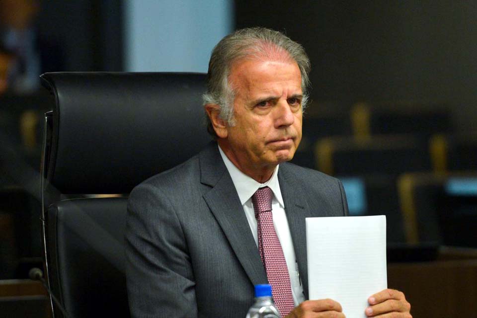 Ministro da Defesa desmente rumores de renúncia