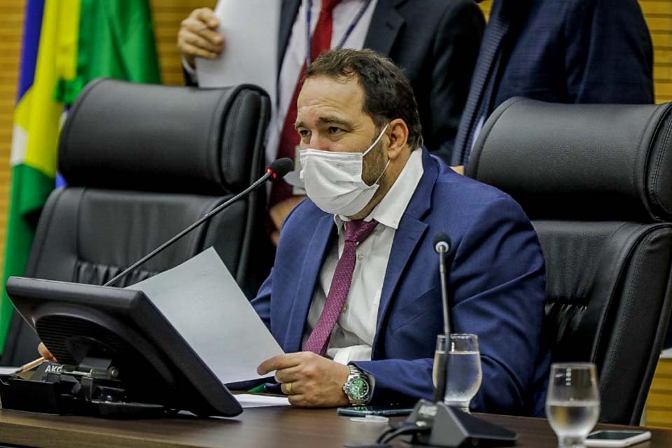 Presidente da Assembleia Legislativa, Alex Redano, garante R$ 200 mil para material pedagógico para Alto Paraíso 