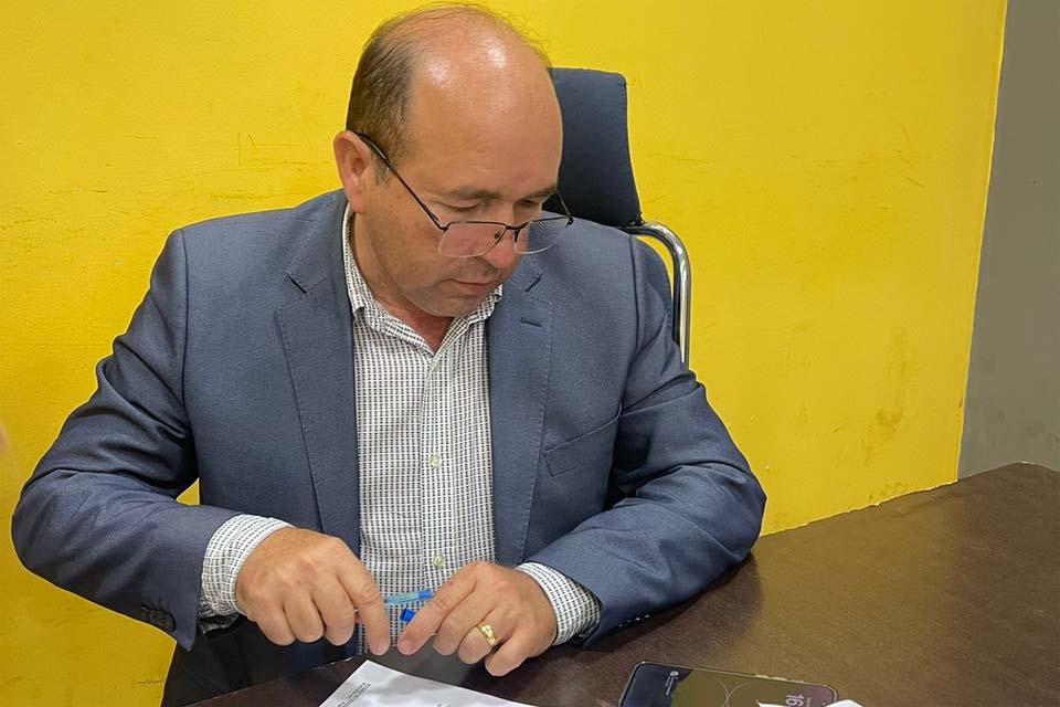 Edwilson Negreiros solicita e Prefeitura de Porto Velho providencia novas lâmpadas no Bairro Mariana 