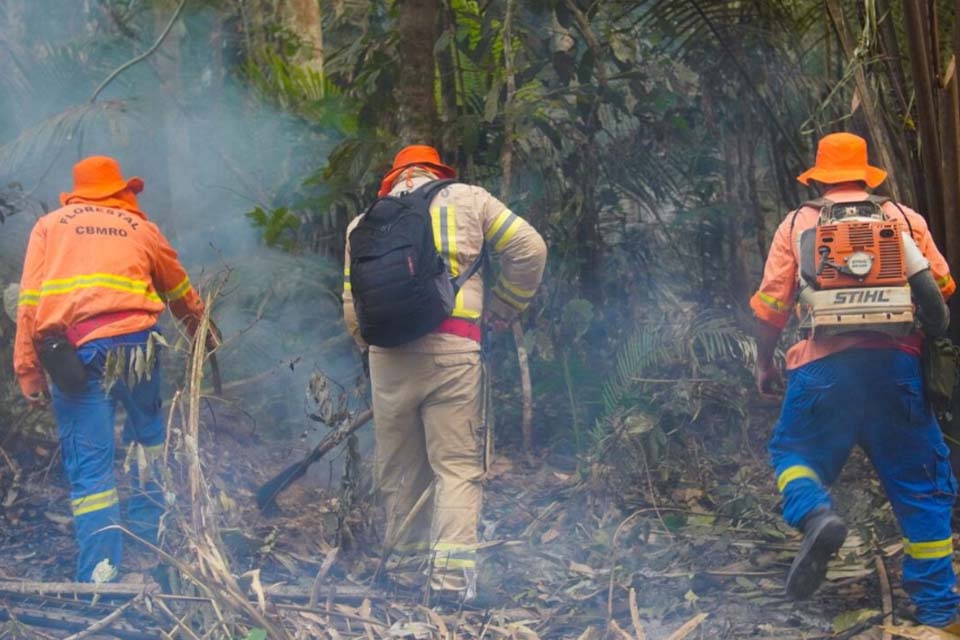 Pontos de reativação de incêndios são combatidos no Parque Guajará-Mirim na Operação Temporã 1