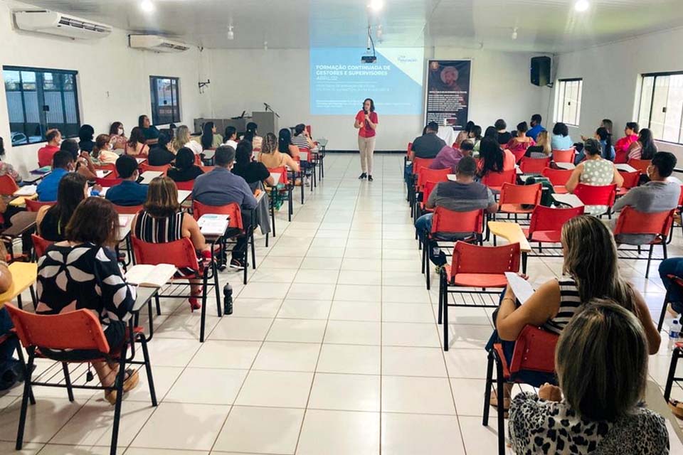 TCE realiza terceira etapa do Encontro Formativo de Professores em Ariquemes 